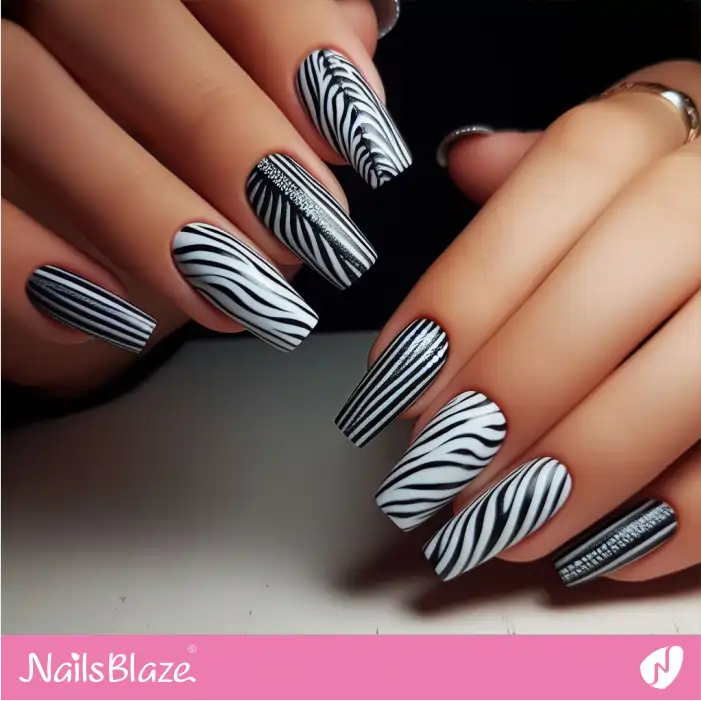 Black and White Zebra Print Stripes | Animal Print Nails - NB2471